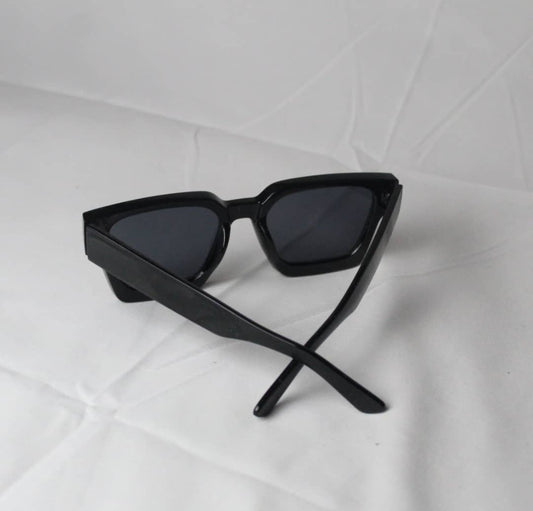Sleek Black Rectangular Sunglasses